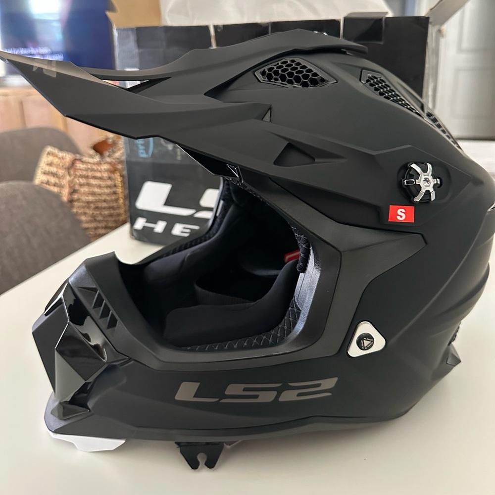 NEW LS2 Helmet - Matte Black